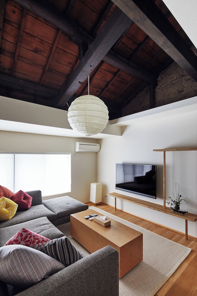 ルーム 禁煙 冷蔵庫 リビングルーム1 | 美盧・四条河原町邸