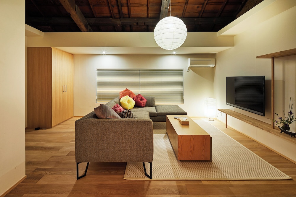 ルーム 禁煙 冷蔵庫 リビングルーム2 | 美盧・四条河原町邸