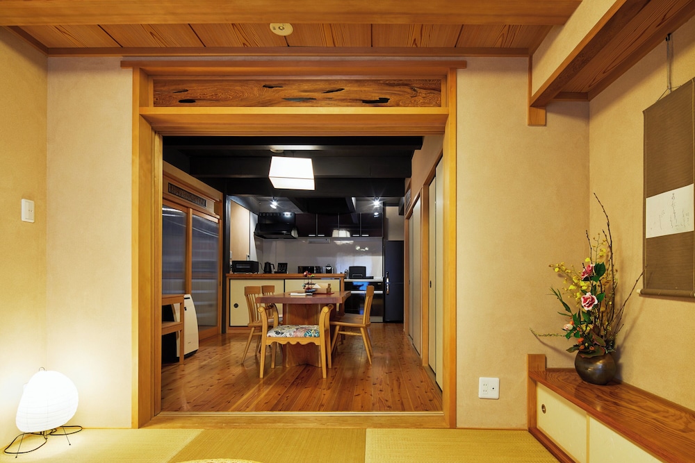 ルーム 禁煙 冷蔵庫 客室内のダイニングエリア0 | 美盧・四条河原町邸