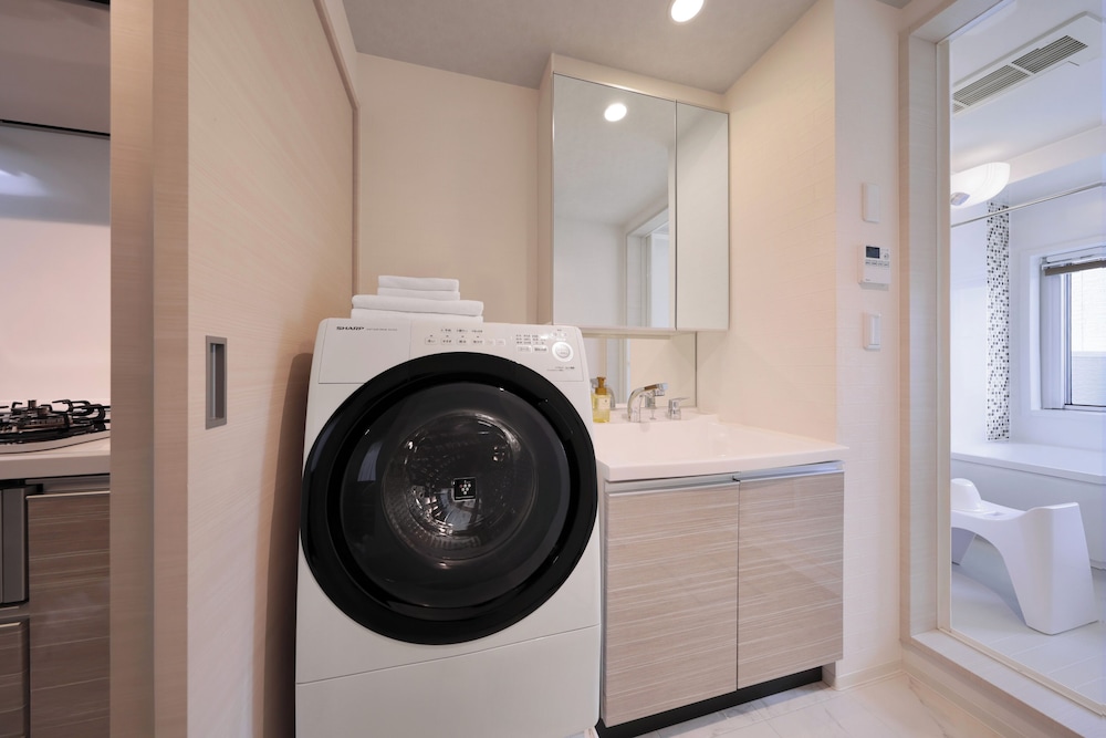 ファミリー ルーム バスルーム1 | クリスタル旅館 白浜 灯りや