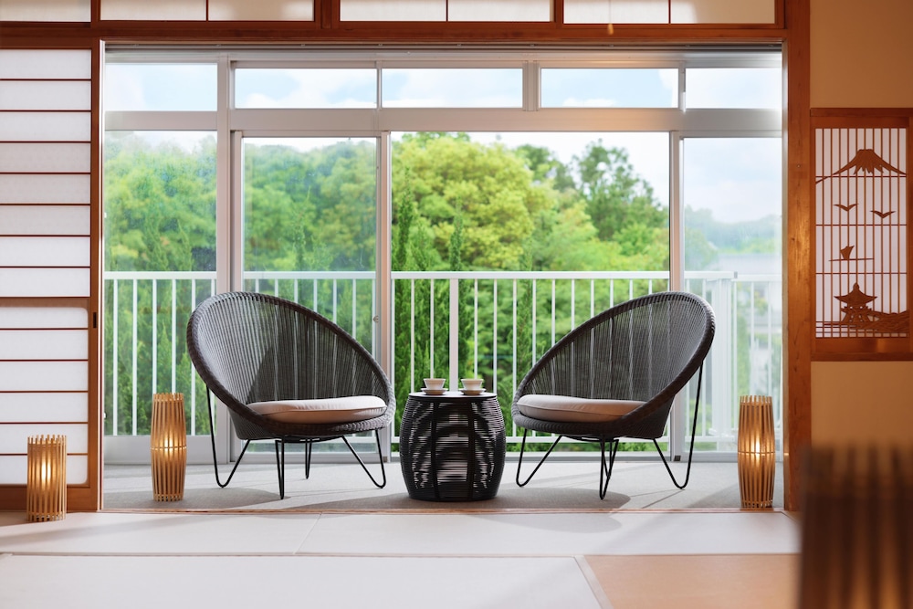 和風クワドラプルルーム 客室1 | クリスタル旅館 白浜 灯りや