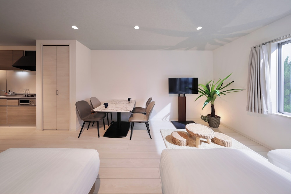 ファミリー スタジオスイート 客室1 | クリスタル旅館 白浜 灯りや