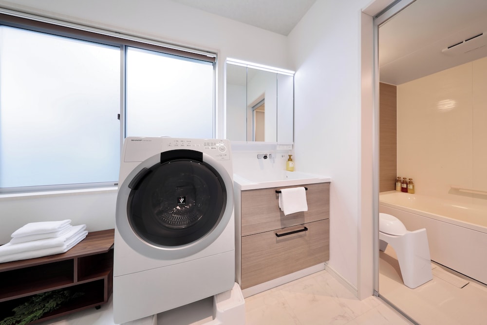 ファミリー スタジオスイート バスルーム1 | クリスタル旅館 白浜 灯りや