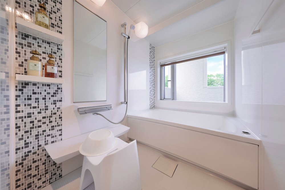 ファミリー ルーム バスルーム0 | クリスタル旅館 白浜 灯りや