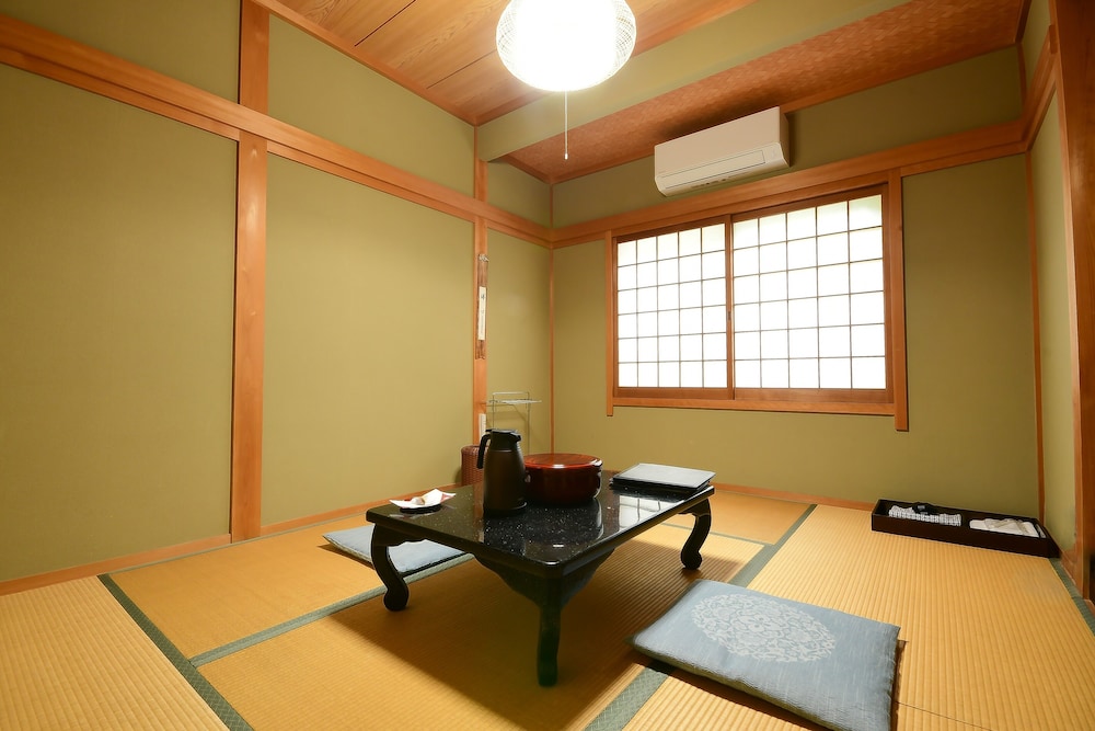 エコノミールーム 客室2 | 高野山 宿坊 光明院 -Koyasan Shukubo Komyoin-