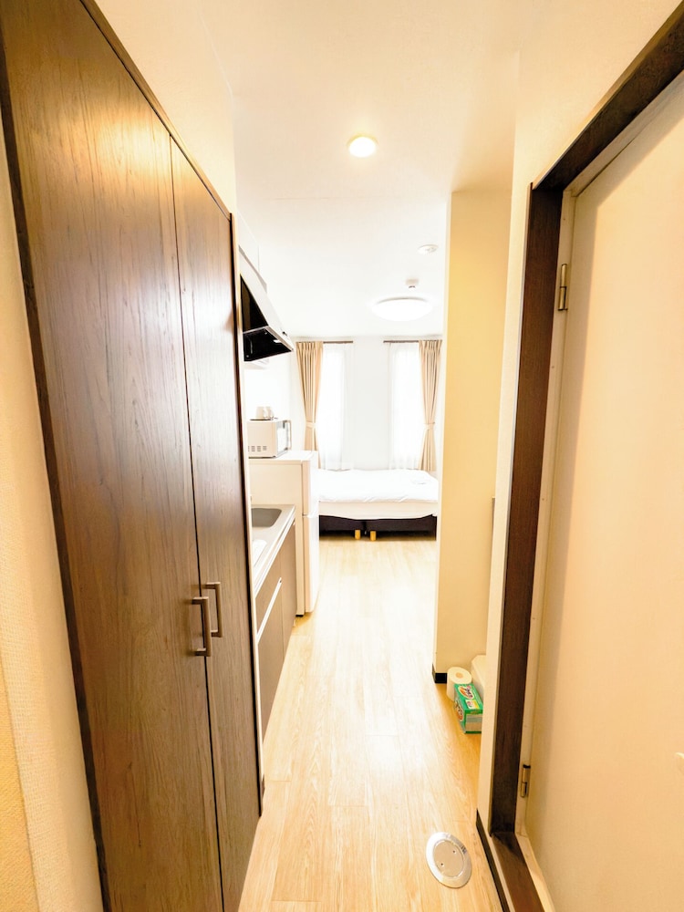 ベーシック ダブルルーム 禁煙 客室内のダイニングエリア1 | ホテル・サンフェリシアン京都四条烏丸