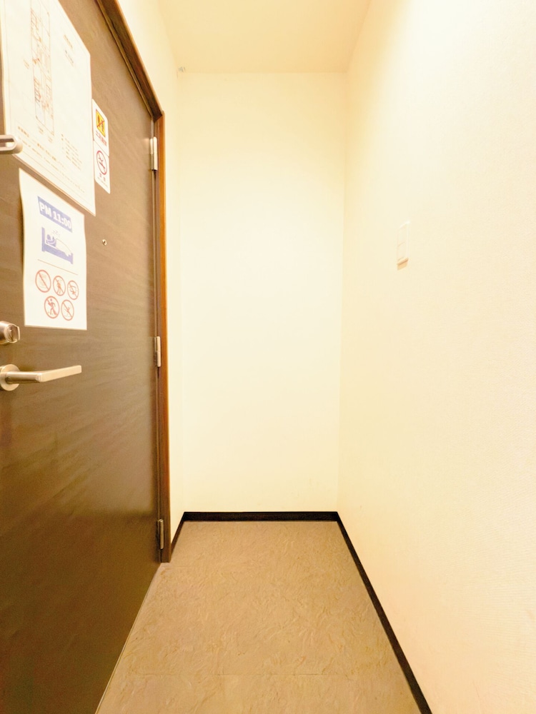 ベーシック ダブルルーム 禁煙 客室内のダイニングエリア2 | ホテル・サンフェリシアン京都四条烏丸