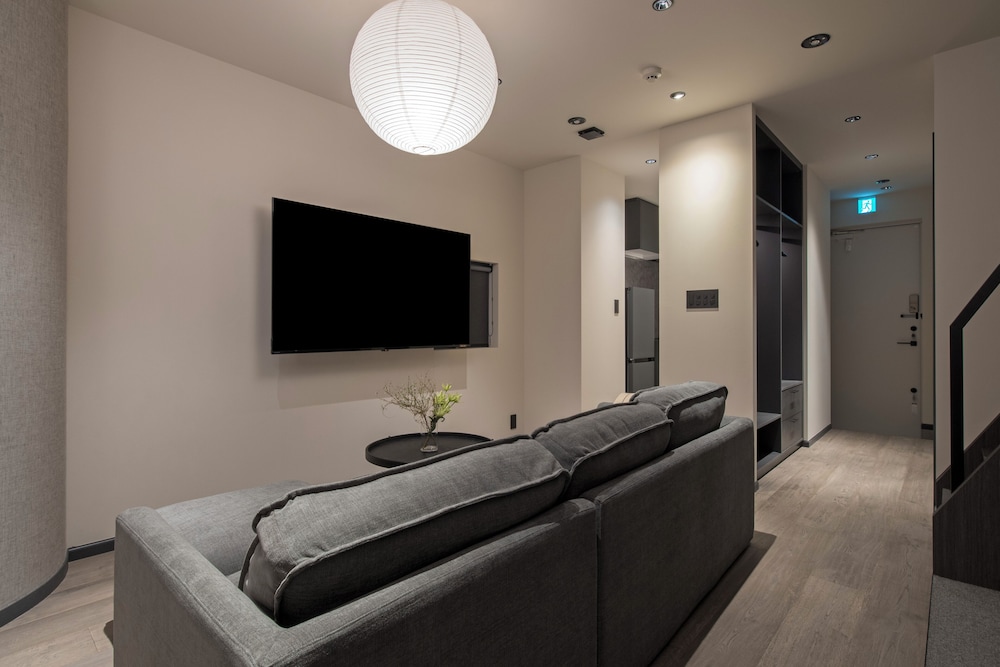 ファミリー 4 人部屋 シティビュー リビングルーム1 | HOTEL GUILD 5