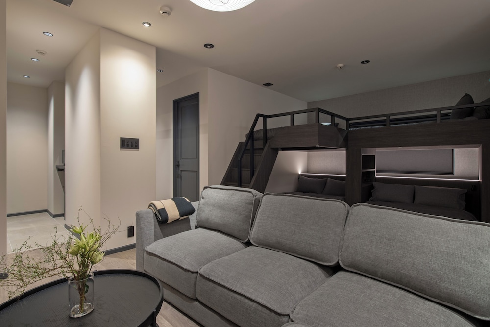 ファミリー 4 人部屋 シティビュー リビングルーム2 | HOTEL GUILD 5