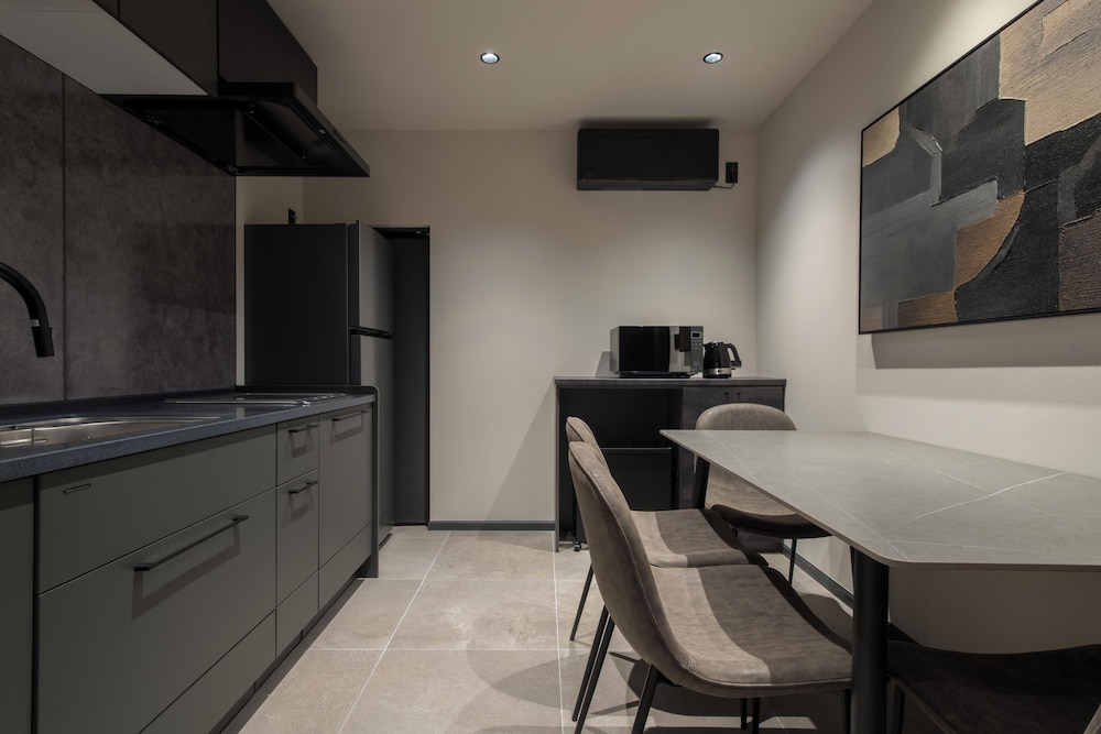 ファミリー 4 人部屋 シティビュー ダイニングルーム2 | HOTEL GUILD 5