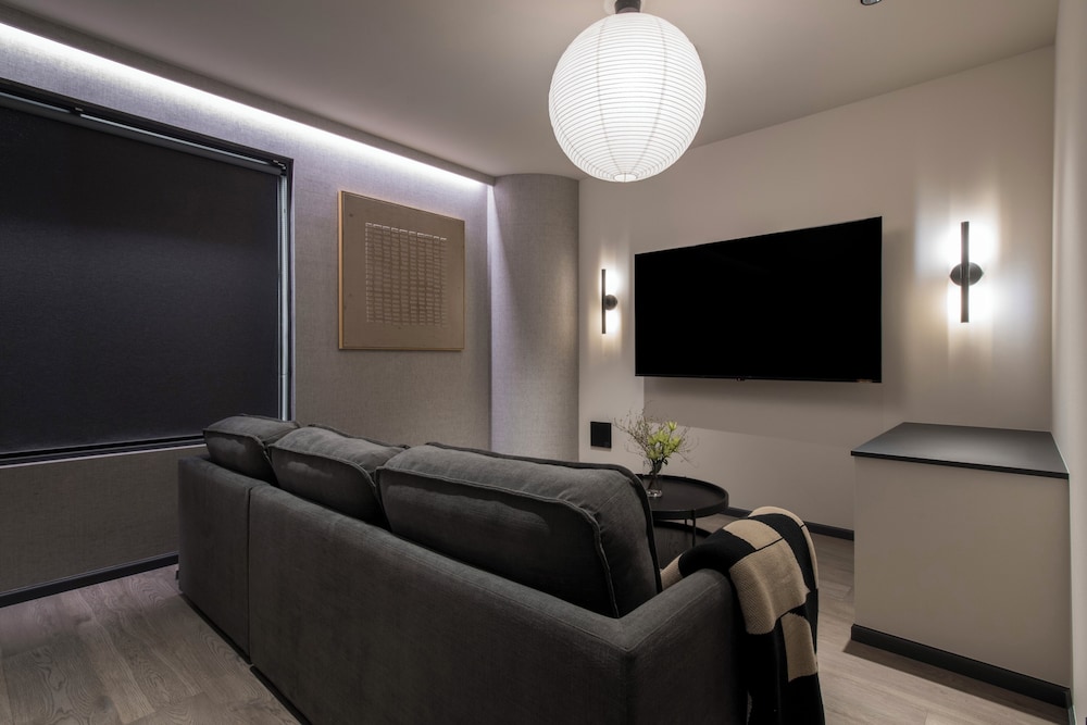 ファミリー 4 人部屋 シティビュー リビング エリア0 | HOTEL GUILD 5