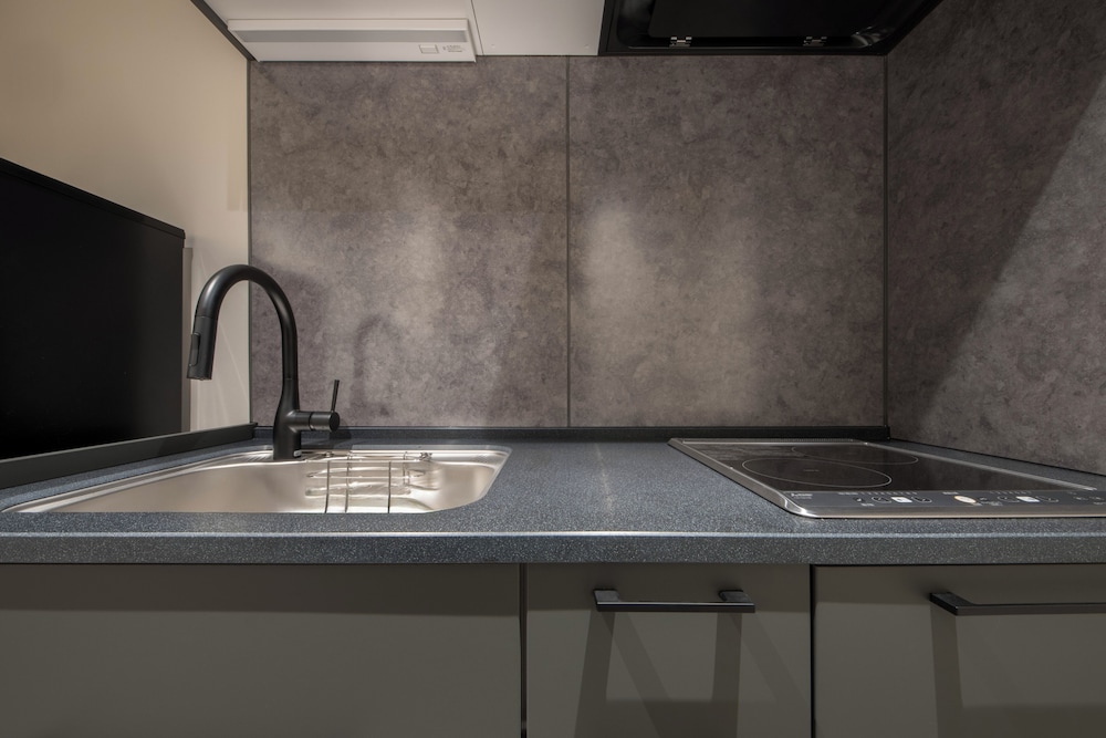 ファミリー 4 人部屋 シティビュー 専用キッチン0 | HOTEL GUILD 5