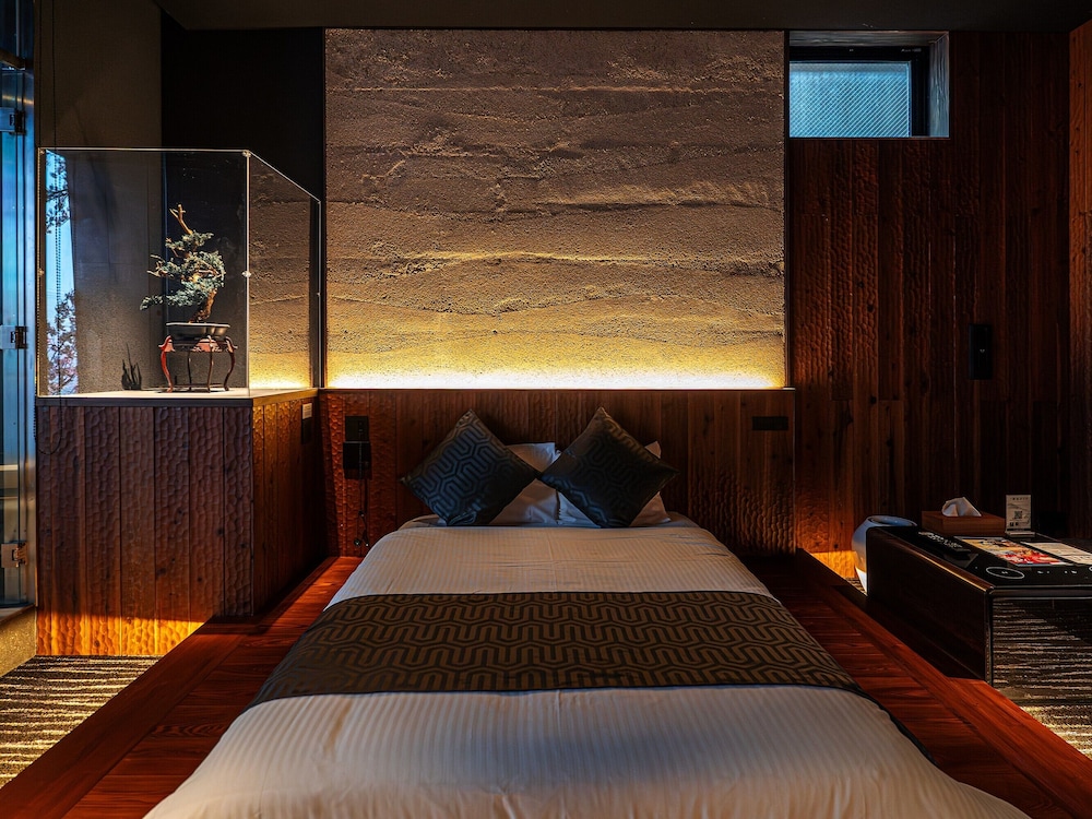 ラグジュアリー ダブルルーム 客室6 | Giraffe Tenjin 常