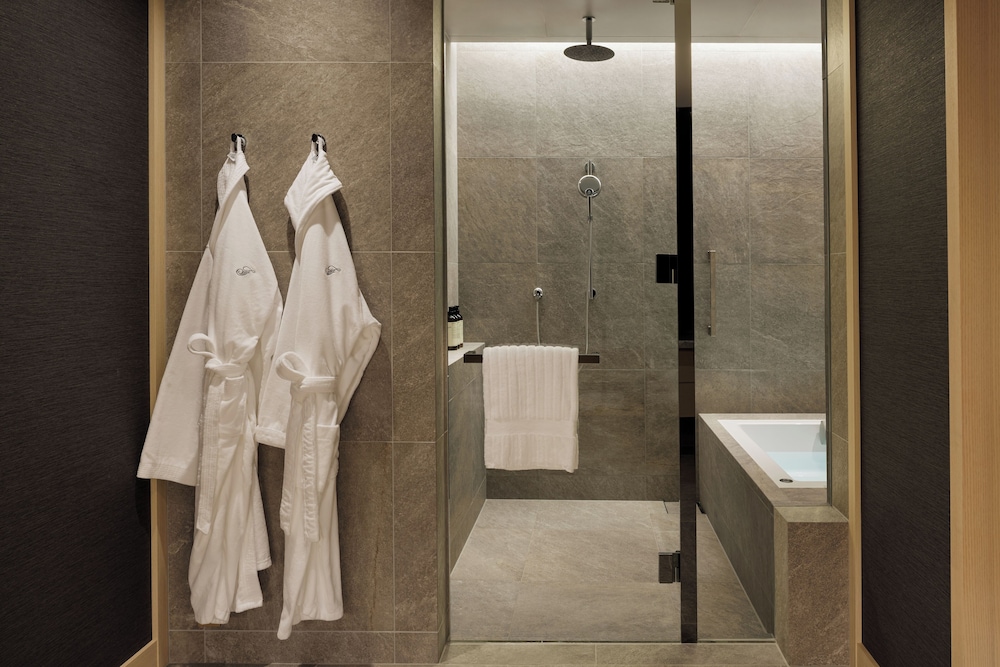 シグネチャー ルーム シングルベッド 2 台 バスルーム1 | フェアモント東京