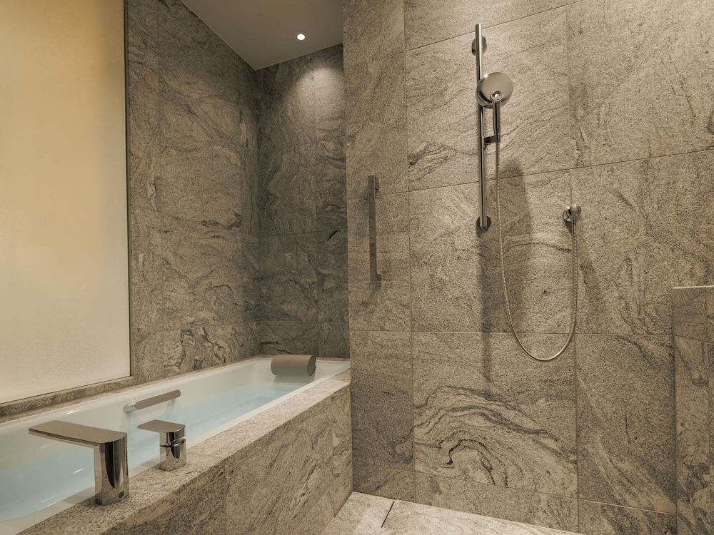 フェアモントゴールド ベイビュー キング、ラウンジのご利用 バスルーム1 | フェアモント東京