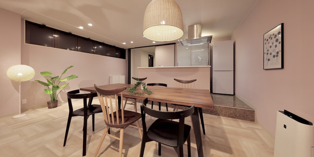 ベーシック スイート 禁煙 客室内のダイニングエリア0 | 南船場クリスタルプラザ