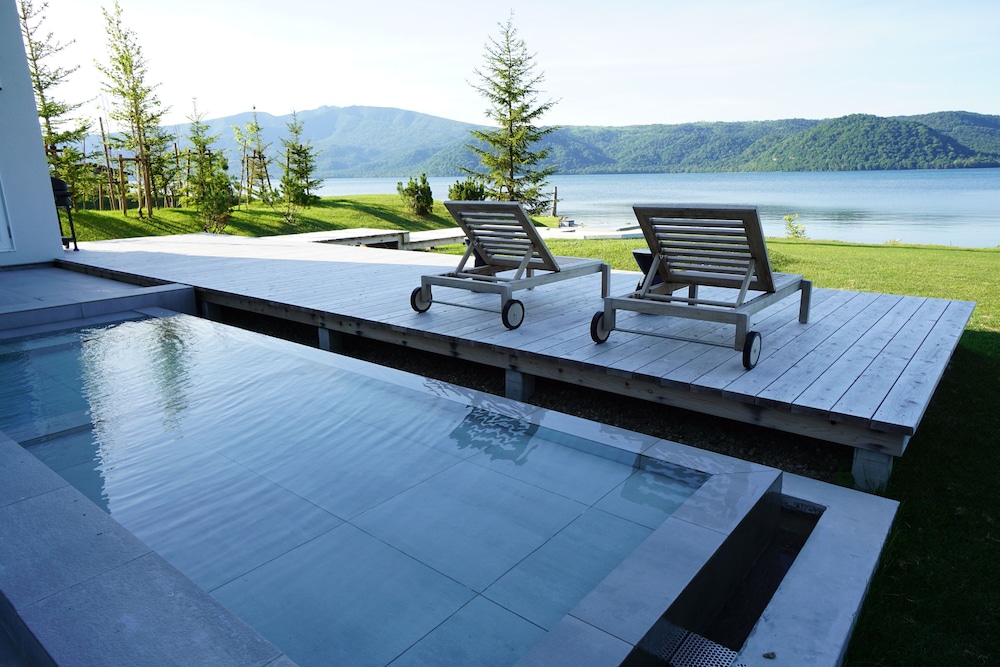 ラグジュアリー ヴィラ レイクサイド テラス / パティオ1 | Sansui Lakeside Villa