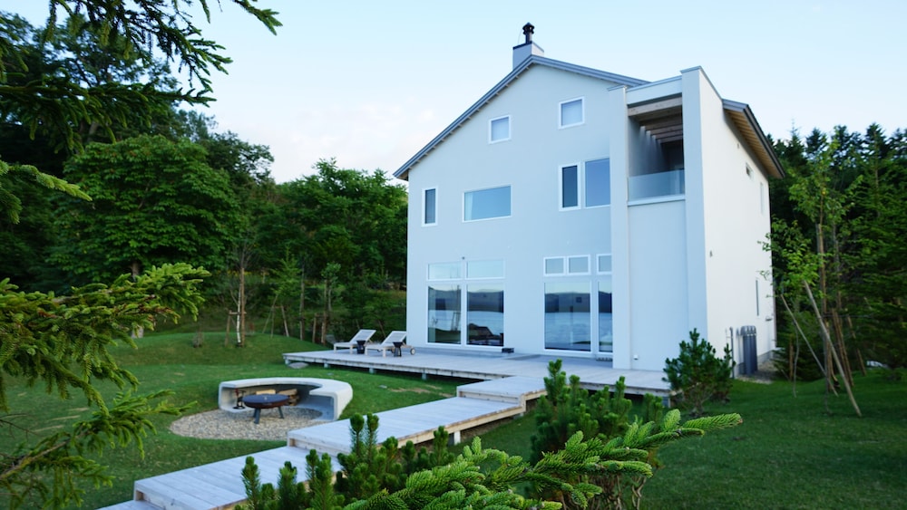 ラグジュアリー ヴィラ レイクサイド テラス / パティオ3 | Sansui Lakeside Villa