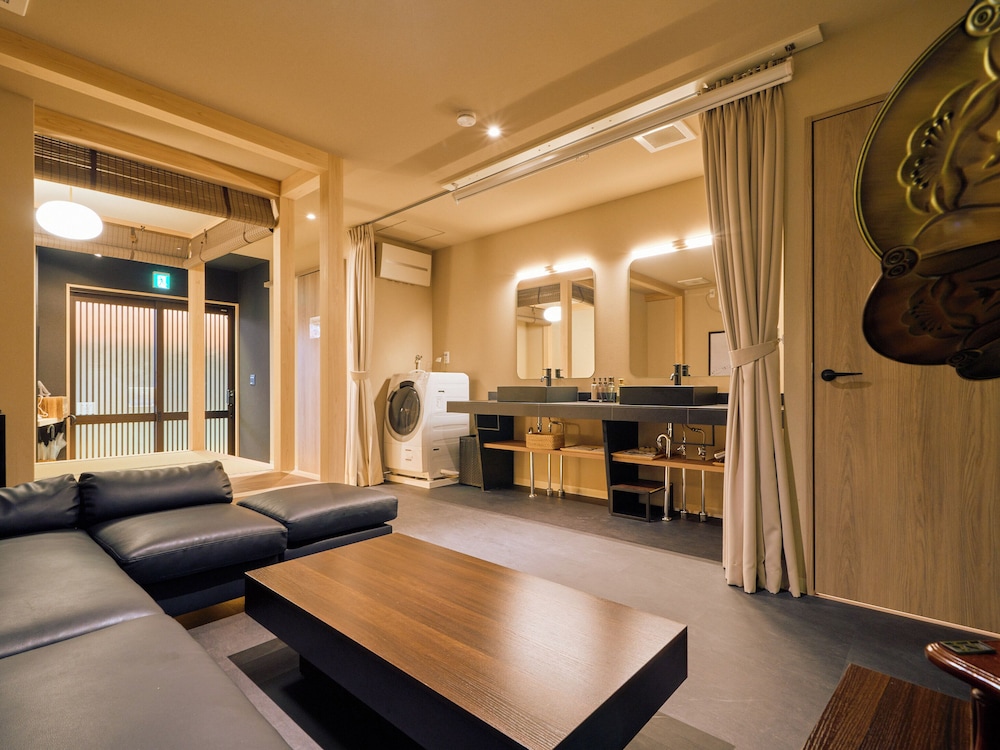 トラディショナル ヴィラ リビング エリア11 | 今昔荘 大阪 通天閣 - 蒸風呂邸