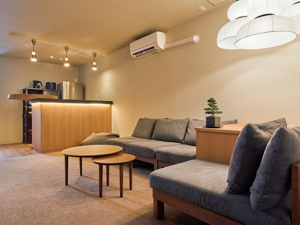 トラディショナル ヴィラ リビング エリア10 | 今昔荘 大阪 通天閣 - 蒸風呂邸