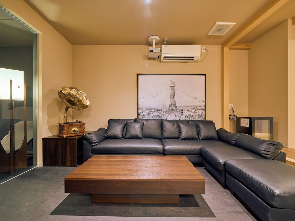 トラディショナル ヴィラ リビング エリア5 | 今昔荘 大阪 通天閣 - 蒸風呂邸