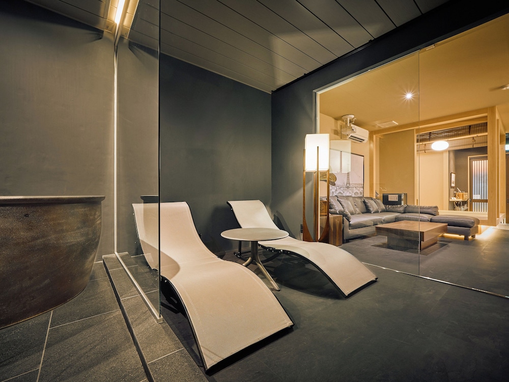 トラディショナル ヴィラ リビング エリア7 | 今昔荘 大阪 通天閣 - 蒸風呂邸