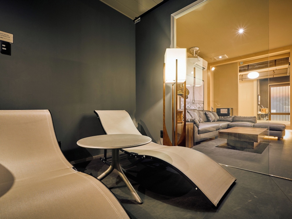 トラディショナル ヴィラ リビング エリア13 | 今昔荘 大阪 通天閣 - 蒸風呂邸