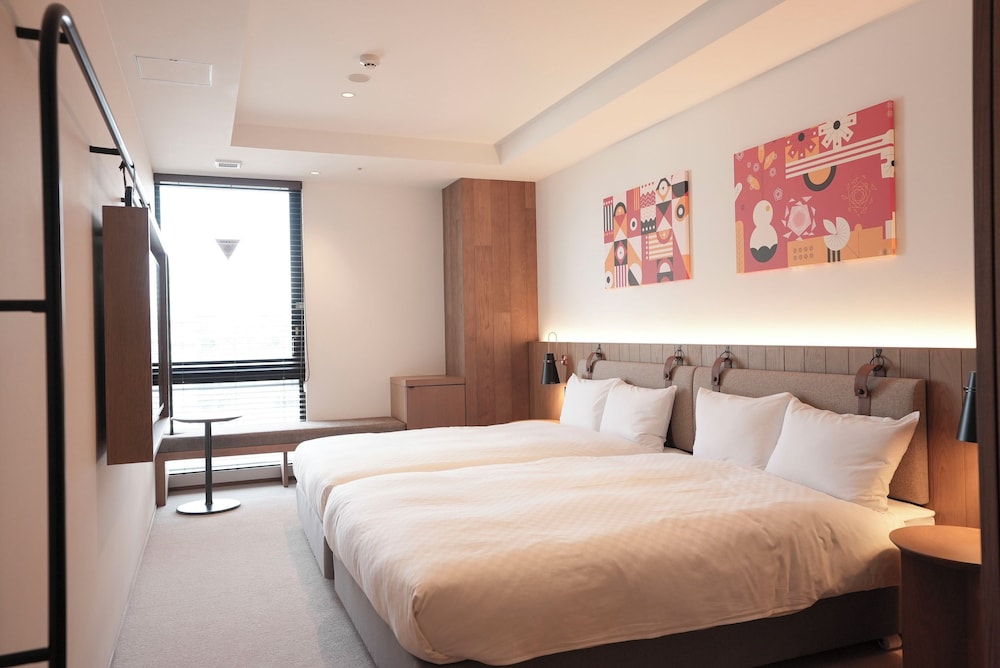 デラックス 4 人部屋 客室3 | CINQS Hotel (サンクスホテル)