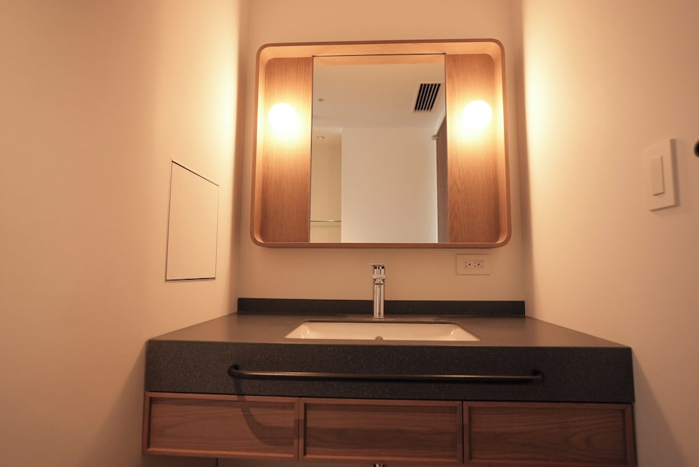 グランド ダブルルーム バスルームのシンク0 | CINQS Hotel (サンクスホテル)