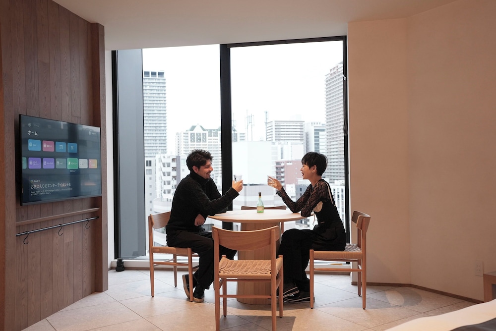 エクスクルーシブ 4 人部屋 リビング エリア0 | CINQS Hotel (サンクスホテル)