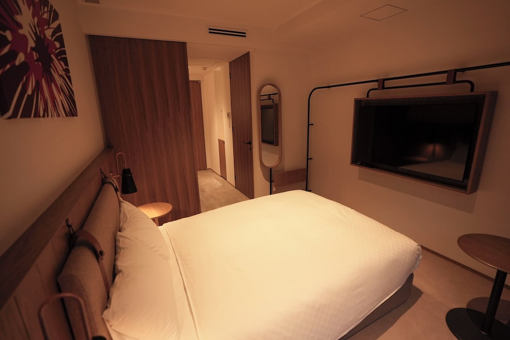 グランド ダブルルーム テレビ0 | CINQS Hotel (サンクスホテル)