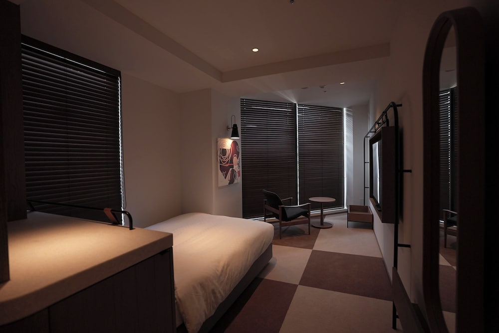 ダブルルーム 客室7 | CINQS Hotel (サンクスホテル)
