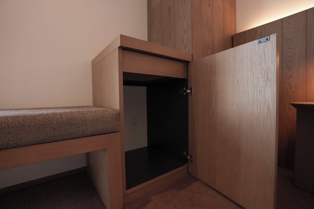デラックス 4 人部屋 客室4 | CINQS Hotel (サンクスホテル)