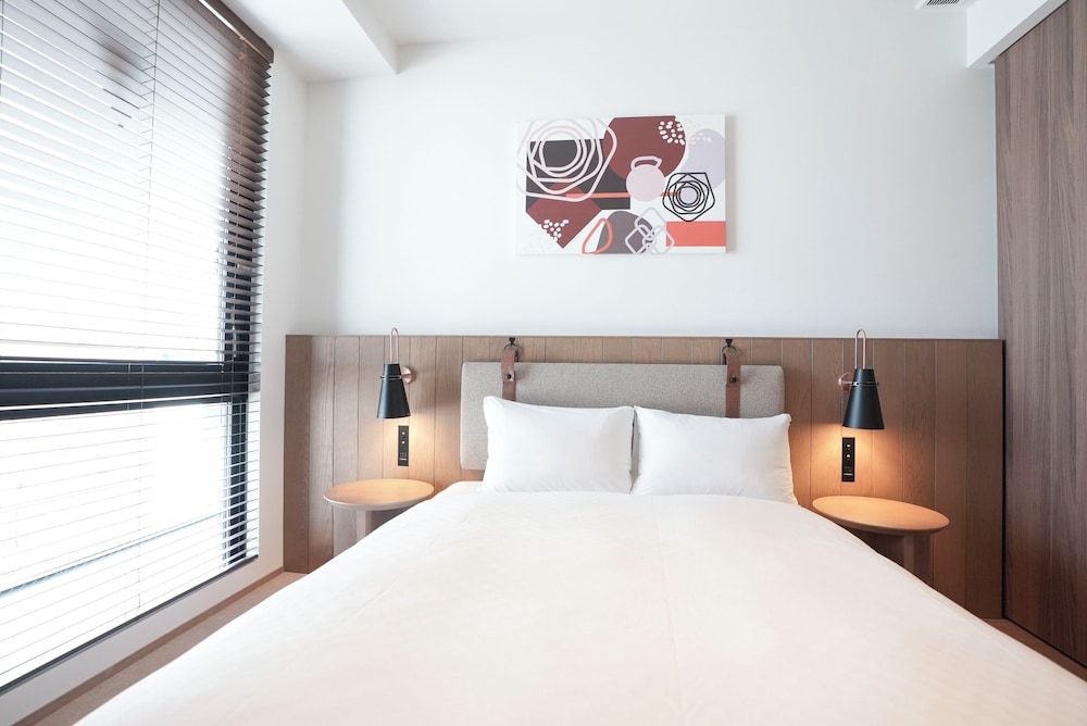スーペリア ダブルルーム 客室1 | CINQS Hotel (サンクスホテル)