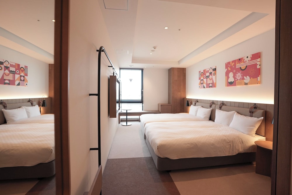 デラックス 4 人部屋 客室1 | CINQS Hotel (サンクスホテル)