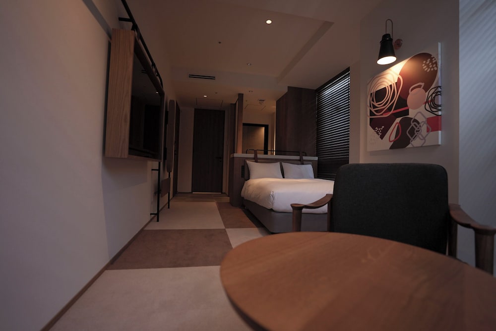 ダブルルーム 客室2 | CINQS Hotel (サンクスホテル)