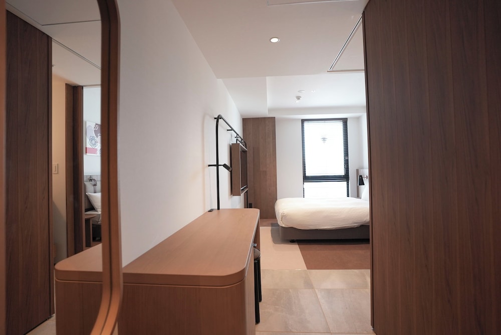 スーペリア ダブルルーム 客室3 | CINQS Hotel (サンクスホテル)