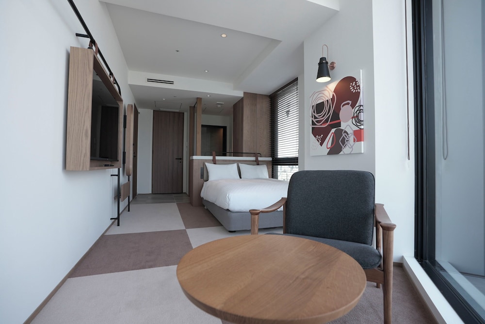 ダブルルーム 客室8 | CINQS Hotel (サンクスホテル)