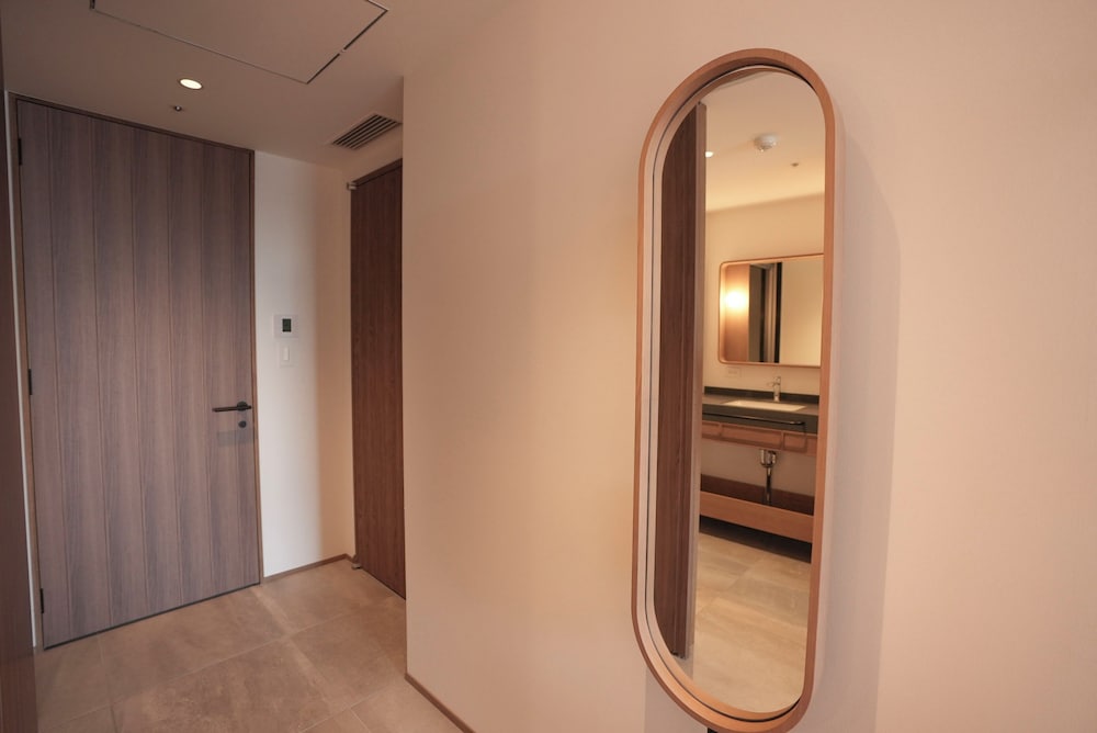 デラックス 4 人部屋 客室2 | CINQS Hotel (サンクスホテル)
