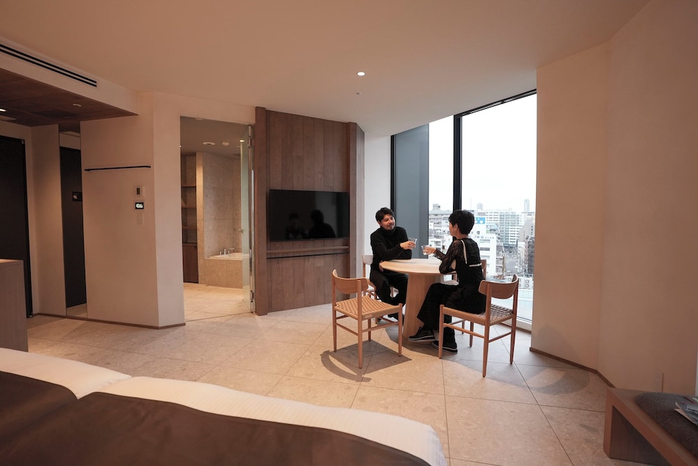 エクスクルーシブ 4 人部屋 客室4 | CINQS Hotel (サンクスホテル)