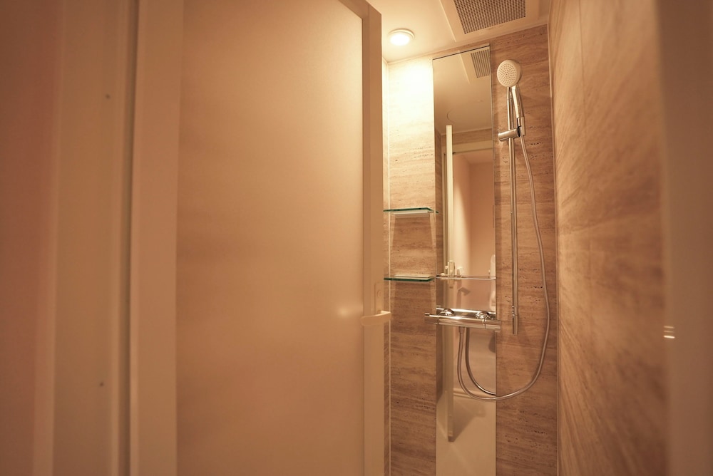 デラックス ダブルルーム バスルームのシャワー0 | ホテルエスプレッソサウス II