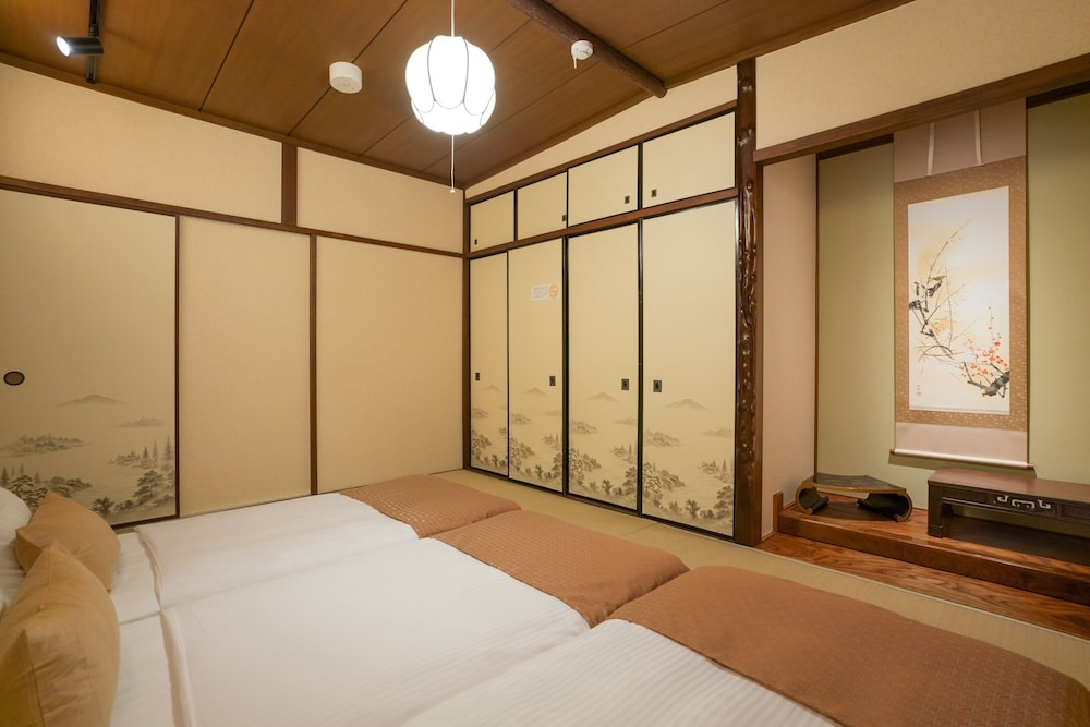 クラシック ハウス バルコニー 客室8 | 蘇芳・二条城南