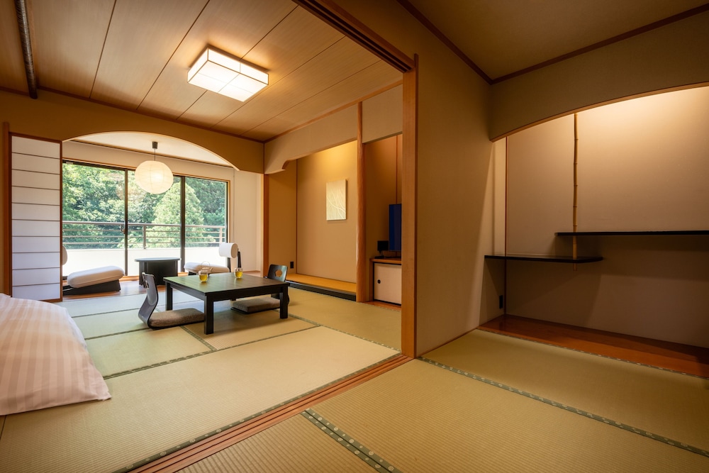 デラックス(和室) [禁煙] 客室4 | 山中温泉河鹿荘