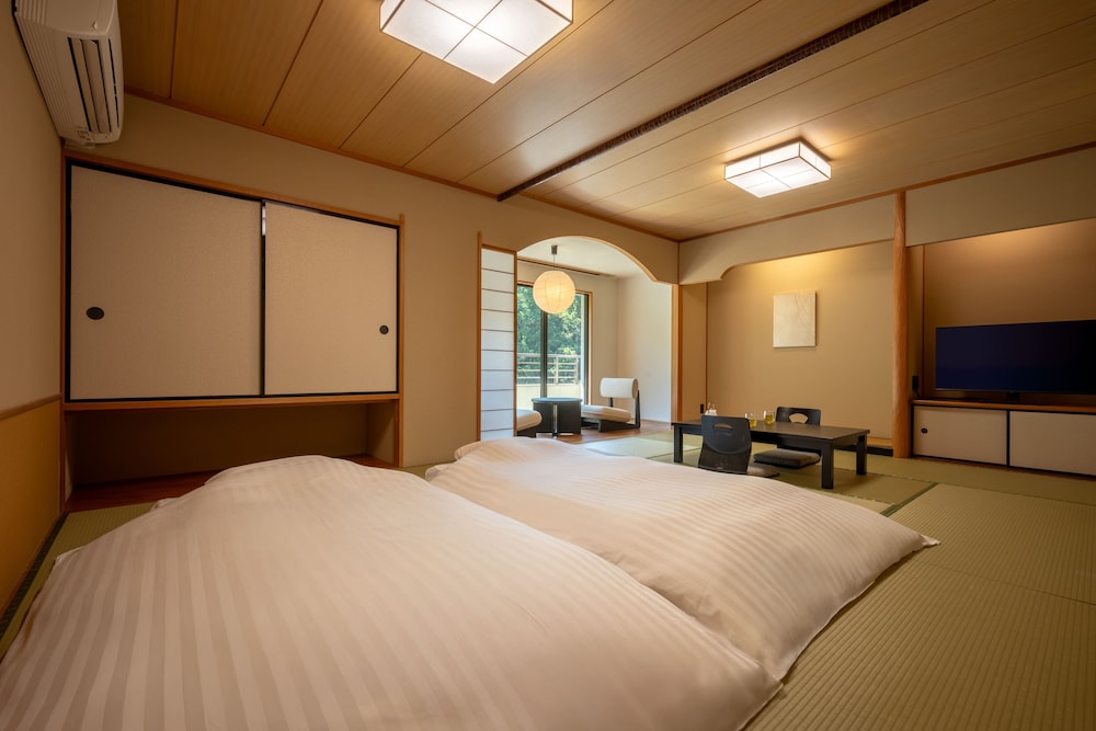 デラックス(和室) [禁煙] 客室5 | 山中温泉河鹿荘