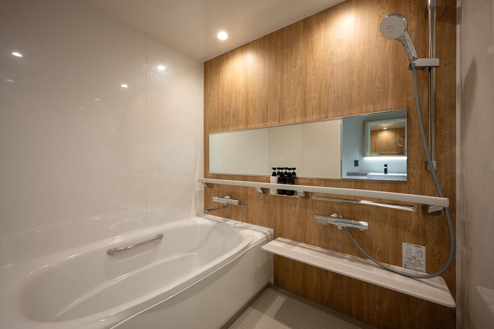 ファミリールーム 禁煙 (空) リニューアル館 バスルーム0 | ザ・パルス霧島