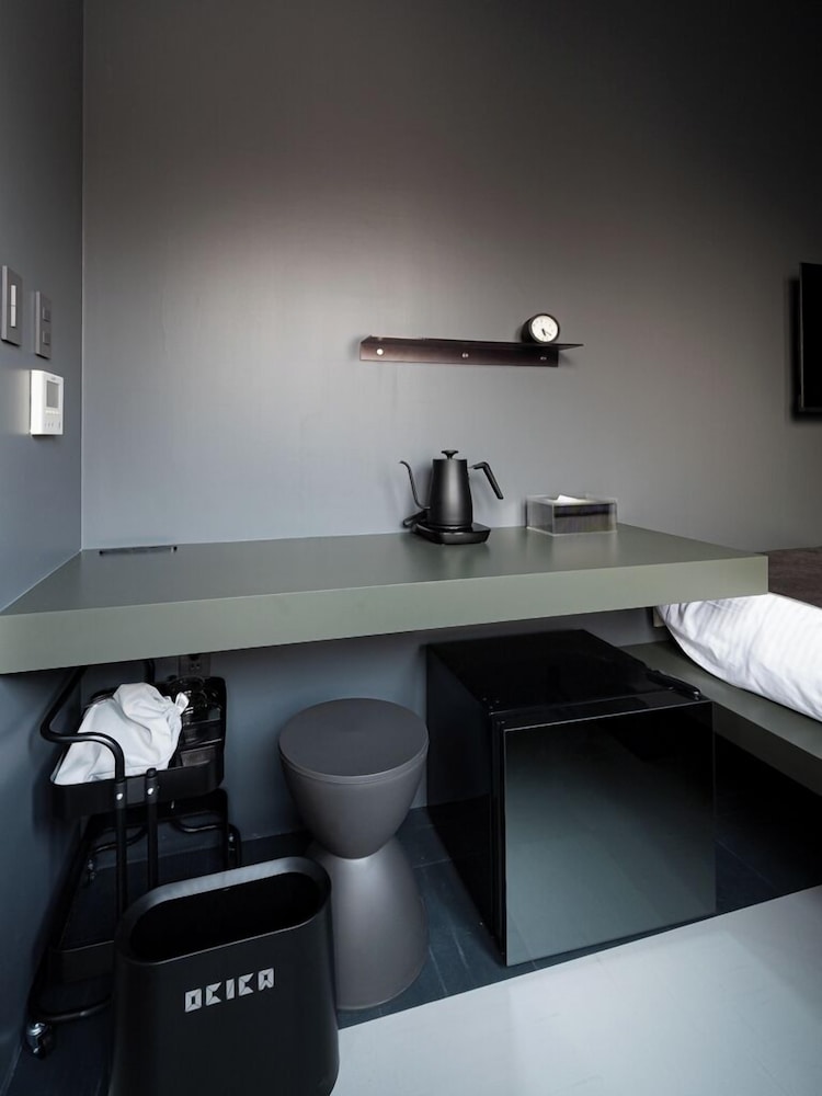 モノクローム 共用バスルーム 客室2 | OCICA OSHIAGE TOKYO by R HOTEL