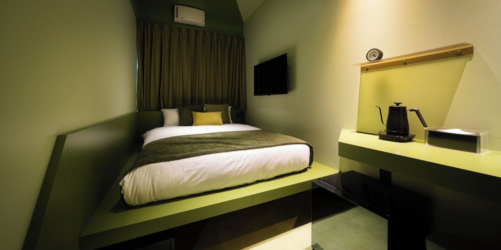 グリーン 共用バスルーム | OCICA OSHIAGE TOKYO by R HOTEL