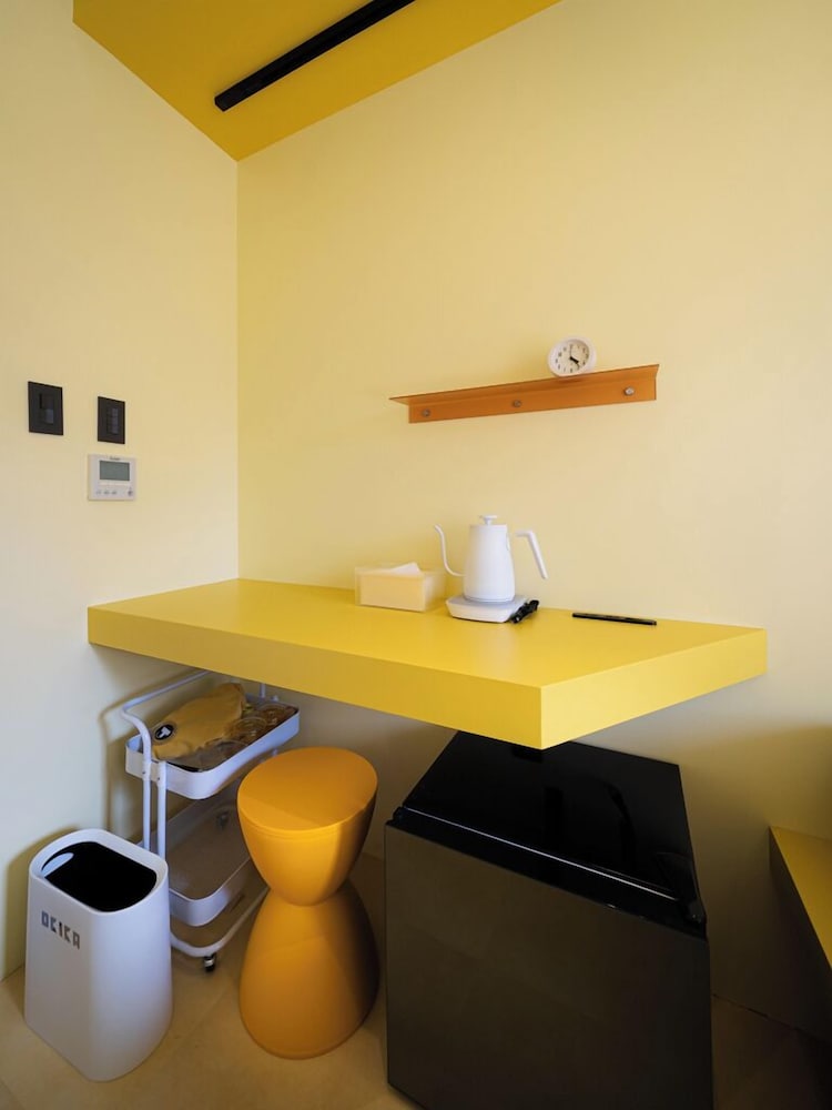 イエロー 共用バスルーム 客室2 | OCICA OSHIAGE TOKYO by R HOTEL