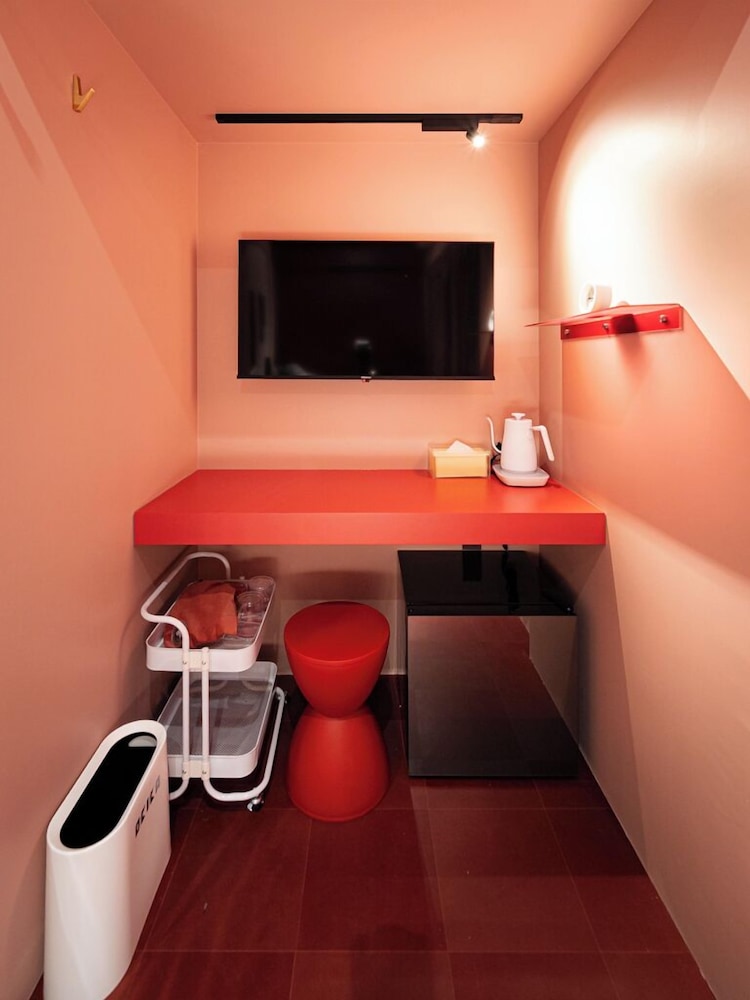 レッド 共用バスルーム 客室3 | OCICA OSHIAGE TOKYO by R HOTEL