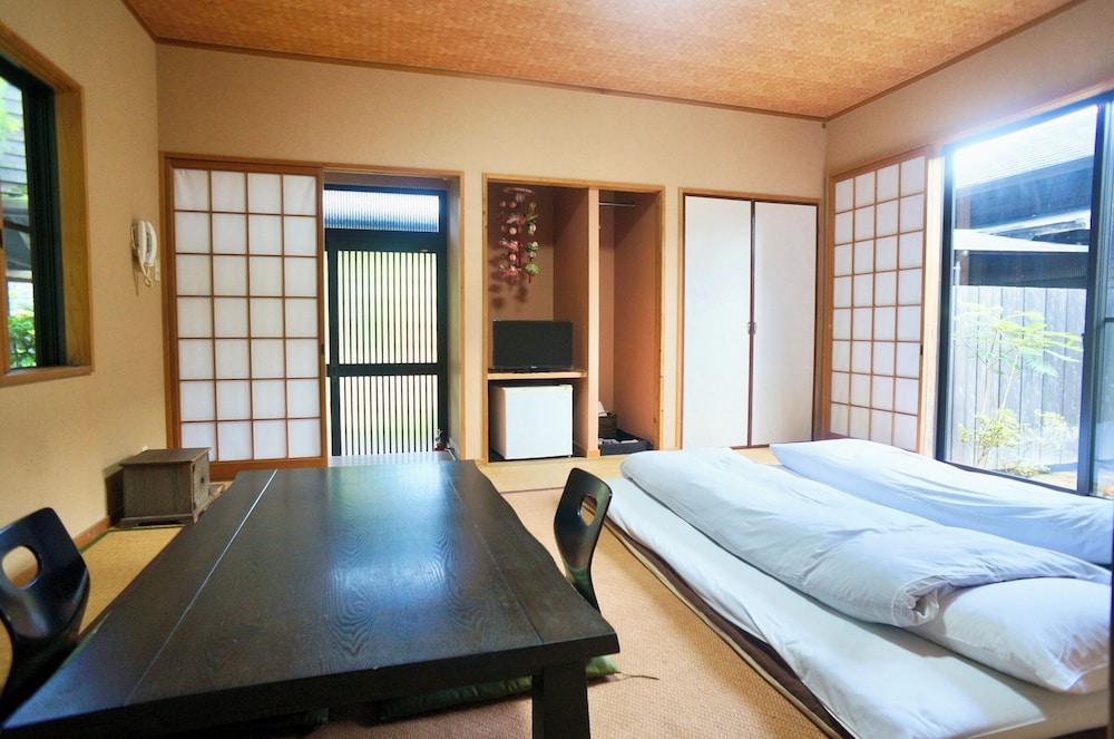 エコノミー ツインルーム ガーデンビュー 客室10 | 御宿 たまゆら